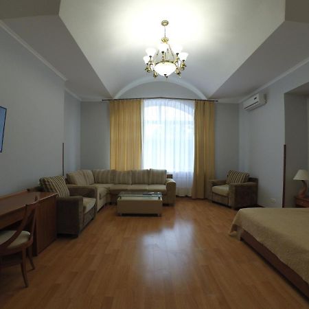 Готель Сосновий Бір Kozyn Exterior foto