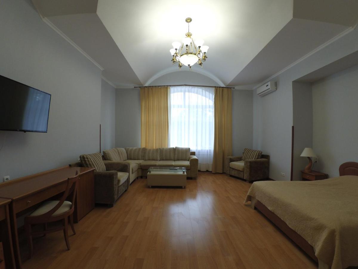Готель Сосновий Бір Kozyn Exterior foto